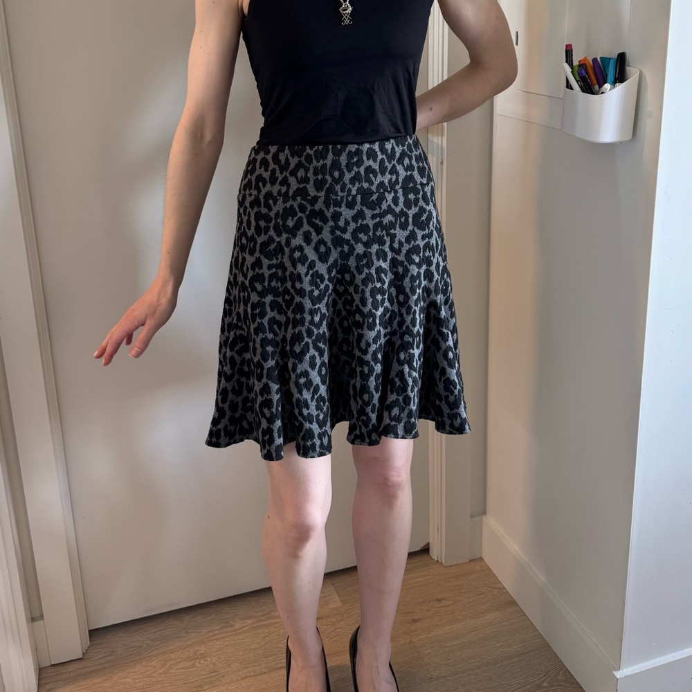 Ann Taylor Leopard Print A-Line Mini Skirt (Size 6)